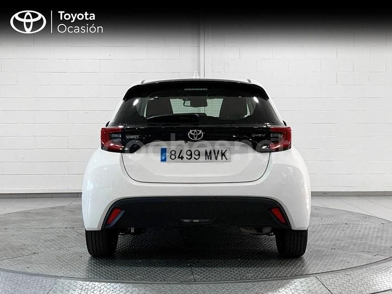 Usado Toyota Yaris Hybrid Active 116 CV (85 kW) 2024 Blanco Berlina