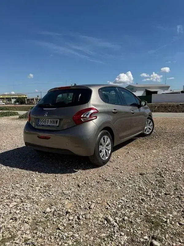 Usado Peugeot 208 Allure 68 CV (50 kW) 2013 Marrón Utilitario