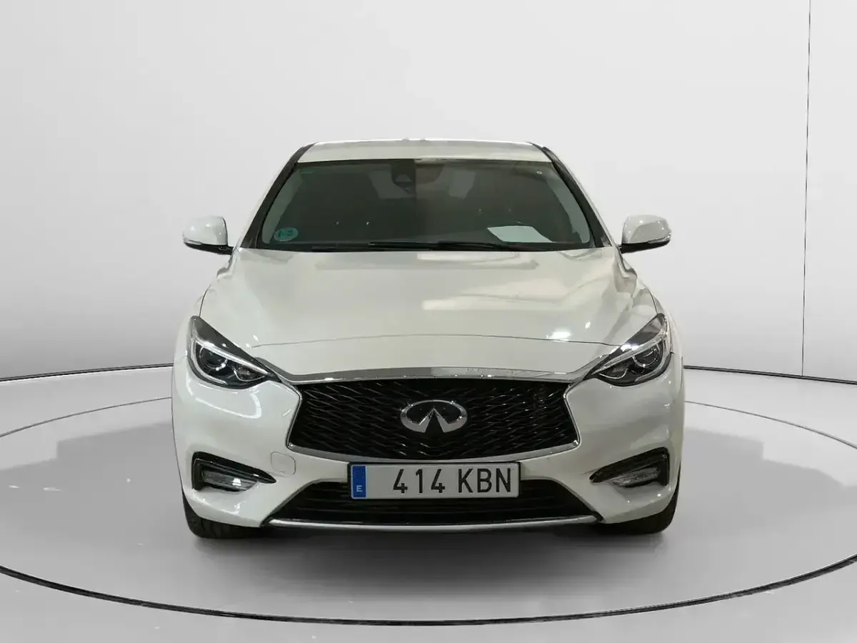 Usado Infiniti Q30 Premium 170 CV (125 kW) 2017 Blanco Utilitario