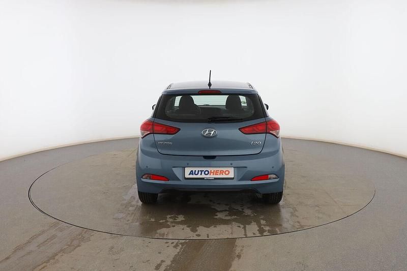 Usado Hyundai i20 100 CV (73 kW) 2016 Azul Berlina