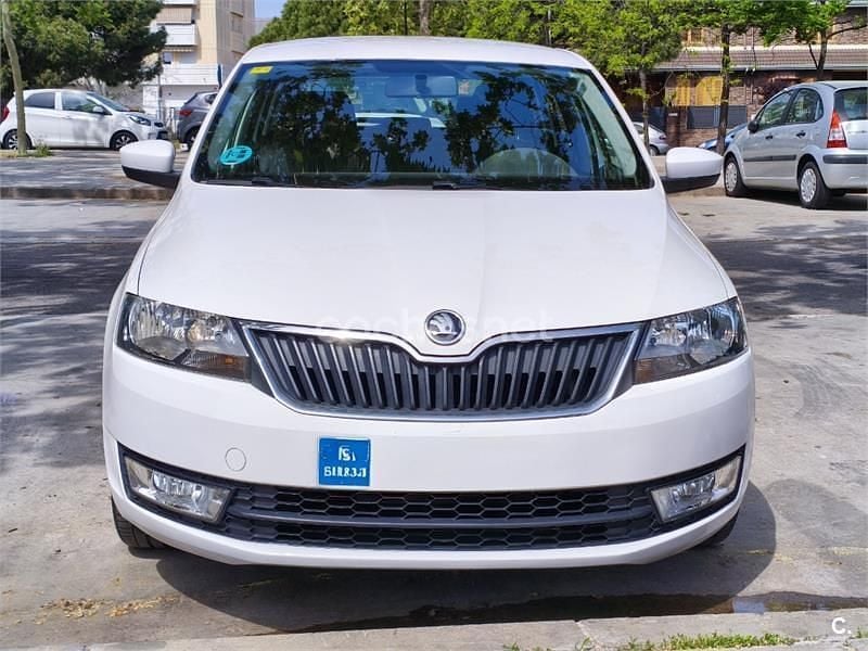 Usado Skoda Rapid Active 86 CV (63 kW) 2014 Blanco Utilitario