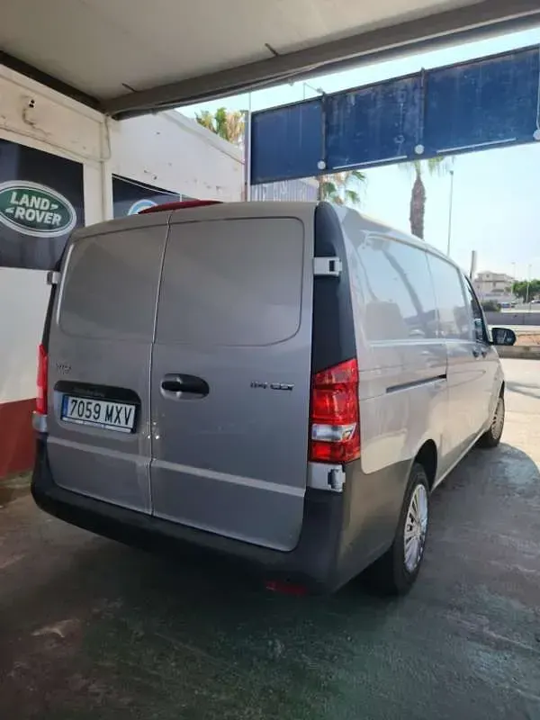 Usado Mercedes Vito 136 CV (100 kW) 2017 Gris Van