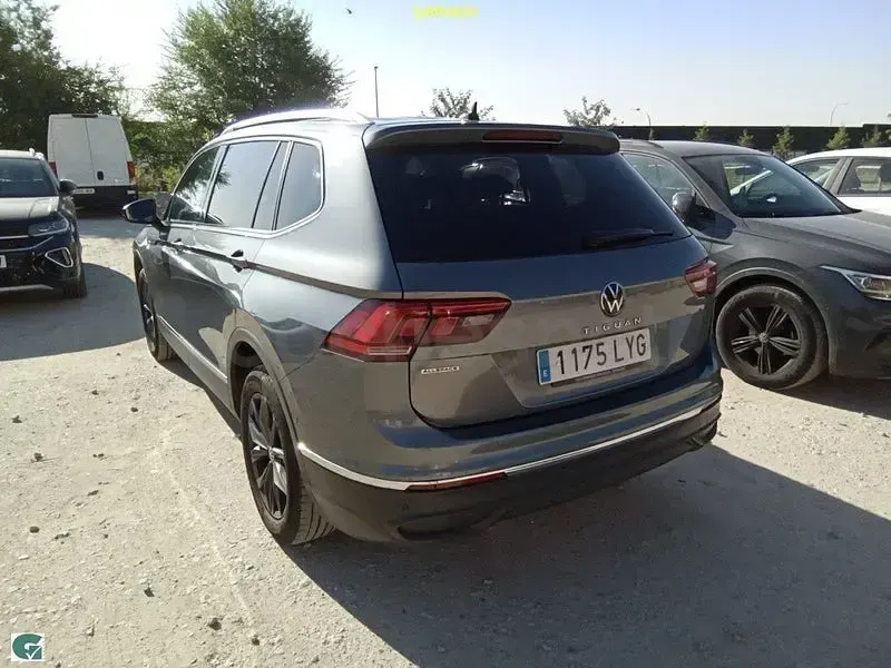 Usado VW Tiguan Allspace Life 150 CV (110 kW) 2022 Gris / plata SUV
