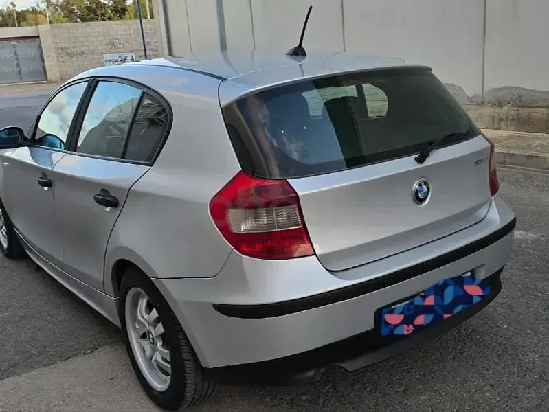 Usado BMW 118 143 CV (105 kW) 2007 Gris / plata Utilitario