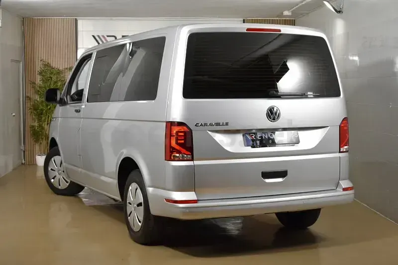 Usado VW Caravelle 150 CV (110 kW) 2023 Gris / plata Van