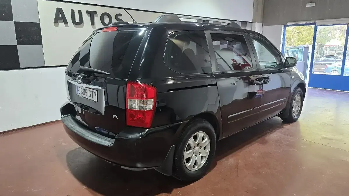 Usado Kia Carnival 185 CV (136 kW) 2010 Negro Monovolumen
