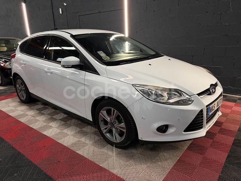 Usado Ford Focus Trend 115 CV (84 kW) 2014 Blanco Berlina