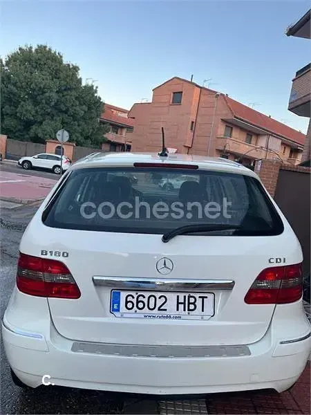 Usado Mercedes B180 109 CV (80 kW) 2011 Blanco Utilitario