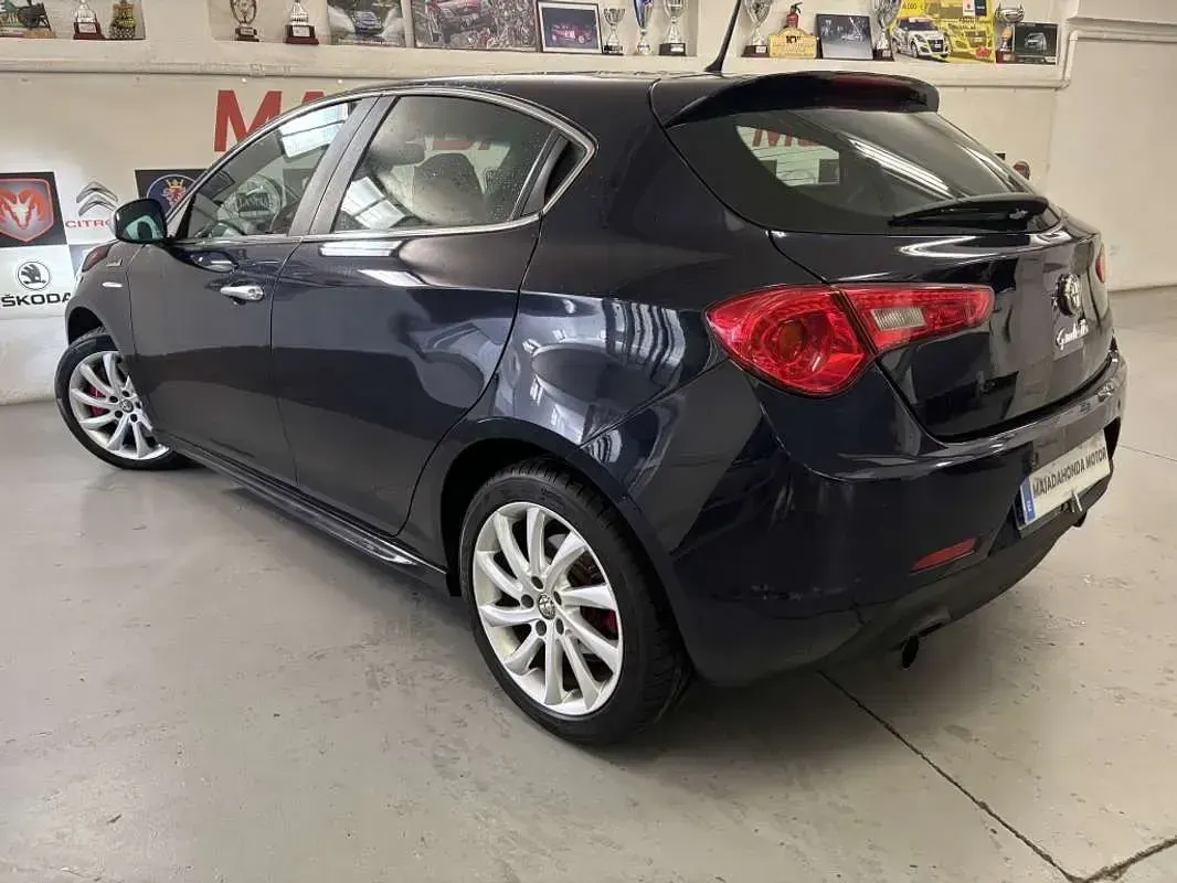Usado Alfa Romeo Giulietta Distinctive 140 CV (102 kW) 2012 Azul Utilitario