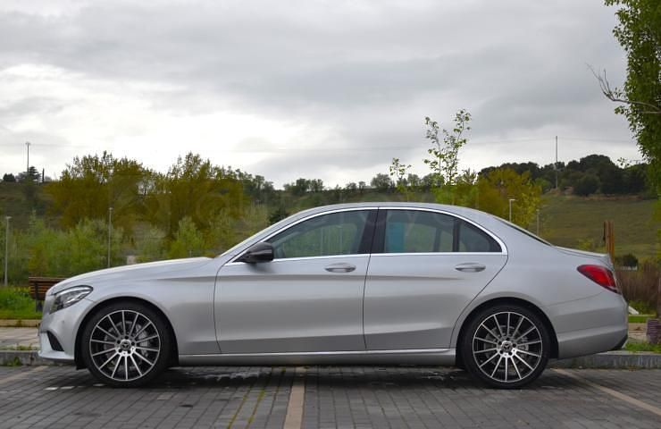 Usado Mercedes C300 Advantage 245 CV (180 kW) 2020 Plata Berlina