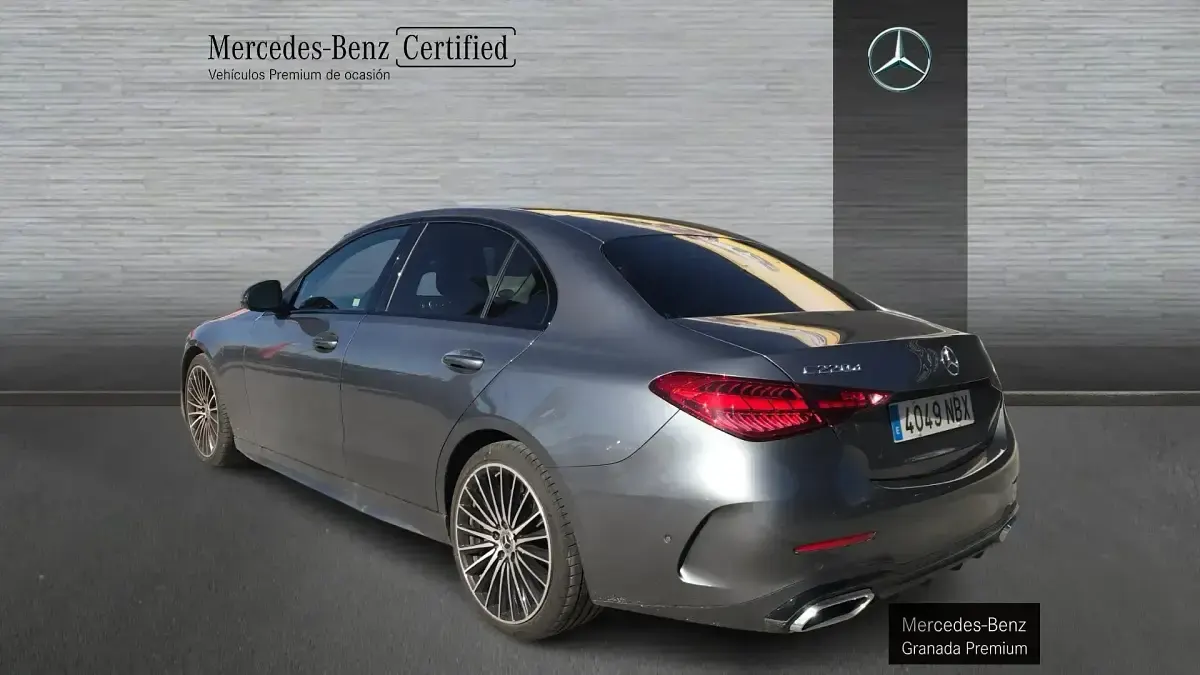 Usado Mercedes C220 AMG line 200 CV (147 kW) 2025 Gris selenita Berlina