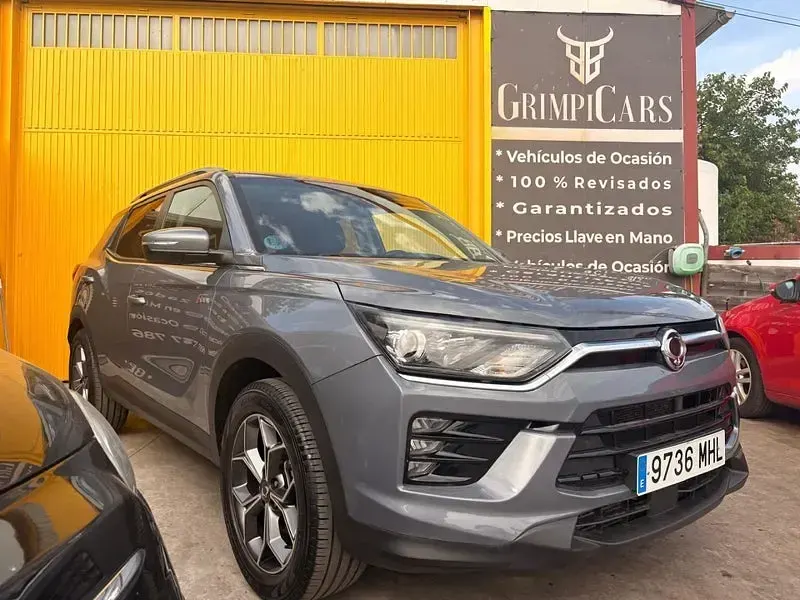 Usado SsangYong Korando 149 CV (109 kW) 2023 Gris / plata SUV