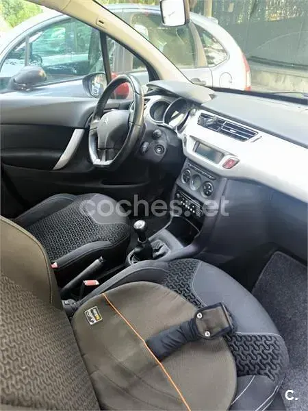 Usado Citroën C3 75 CV (55 kW) 2010 Granate Berlina