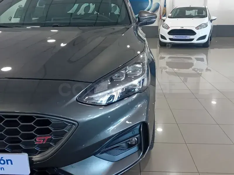 Usado Ford Focus ST 280 CV (205 kW) 2019 Gris / plata Berlina