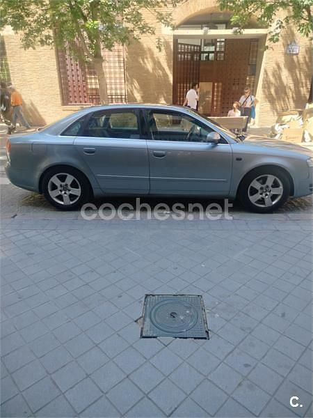 Usado Audi A4 130 CV (95 kW) 2005 Gris / plata Berlina