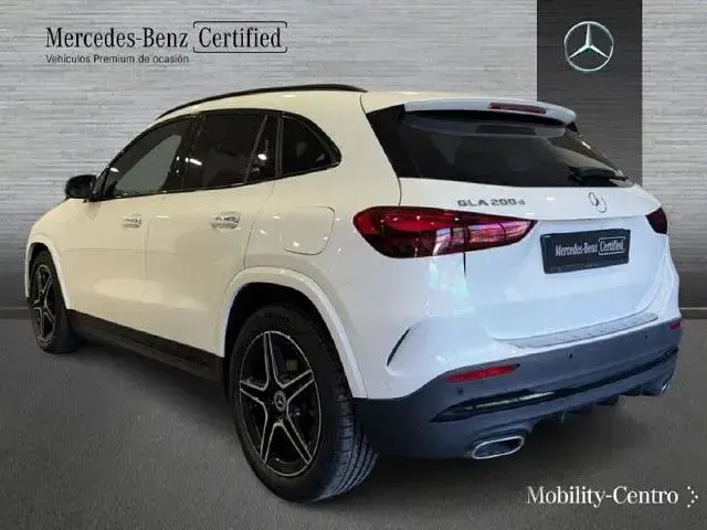 Usado Mercedes GLA200 150 CV (110 kW) 2024 Blanco polar SUV