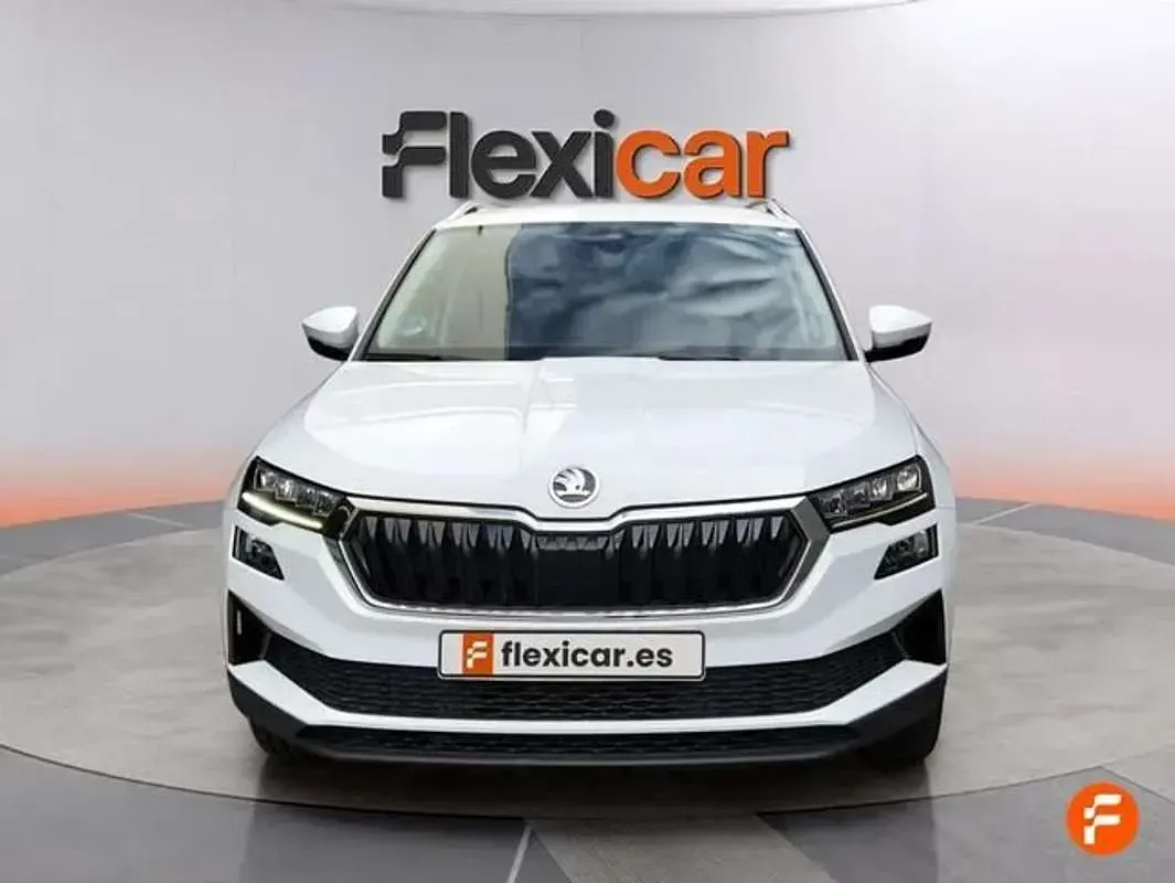 Usado Skoda Karoq Ambition 150 CV (110 kW) 2022 Blanco SUV