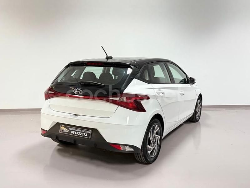 Usado Hyundai i20 100 CV (73 kW) 2022 Blanco Berlina
