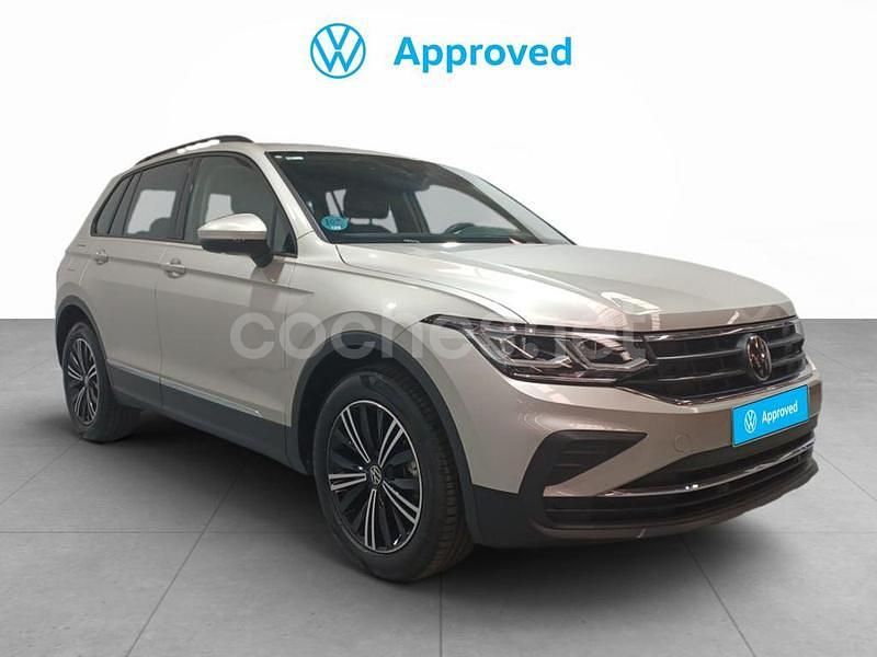 Gris plata Usado 2024 VW Tiguan Life SUV | 35.490 € (Precio justo) - Imagen 1/4