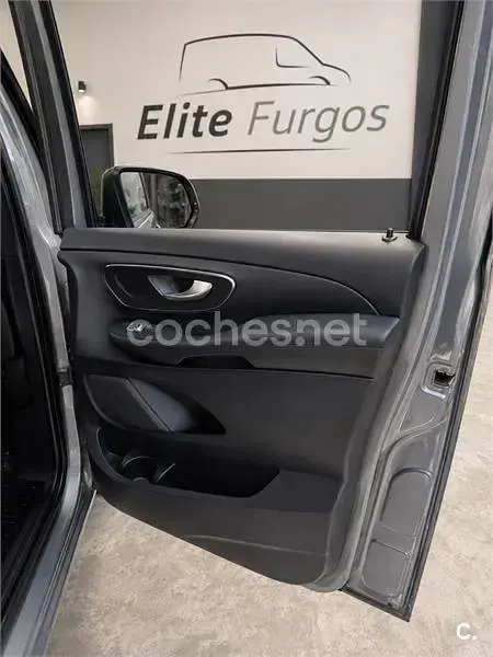 Usado Mercedes V220 Avantgarde 163 CV (119 kW) 2015 Gris / plata Monovolumen