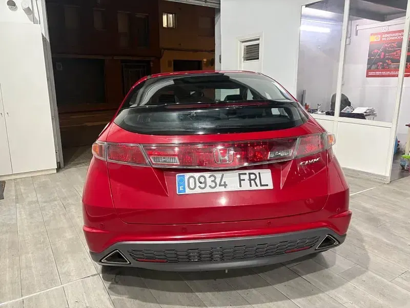 Usado Honda Civic Executive 140 CV (102 kW) 2007 Rojo Berlina