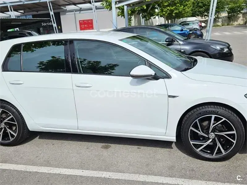 Usado VW Golf VII Advance 115 CV (84 kW) 2018 Blanco Familiar