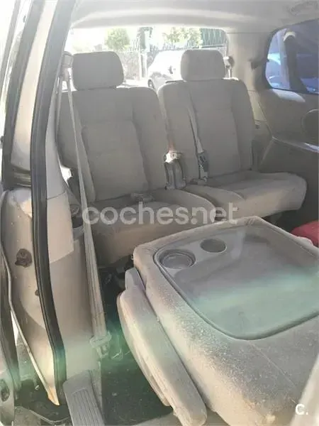 Usado Kia Carnival LX 144 CV (105 kW) 2005 Gris / plata Monovolumen