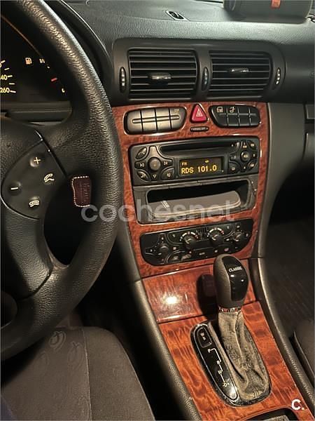 Usado Mercedes C220 Classic 143 CV (105 kW) 2003 Gris / plata Berlina