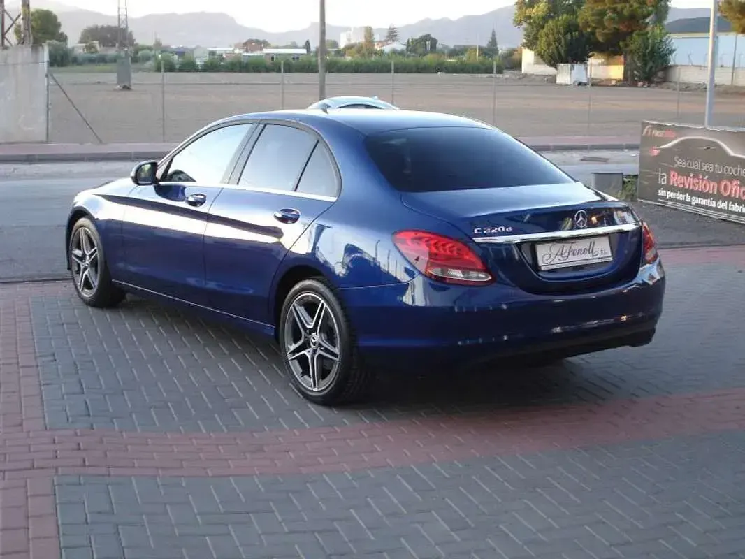 Usado Mercedes C220 194 CV (142 kW) 2018 Azul Berlina