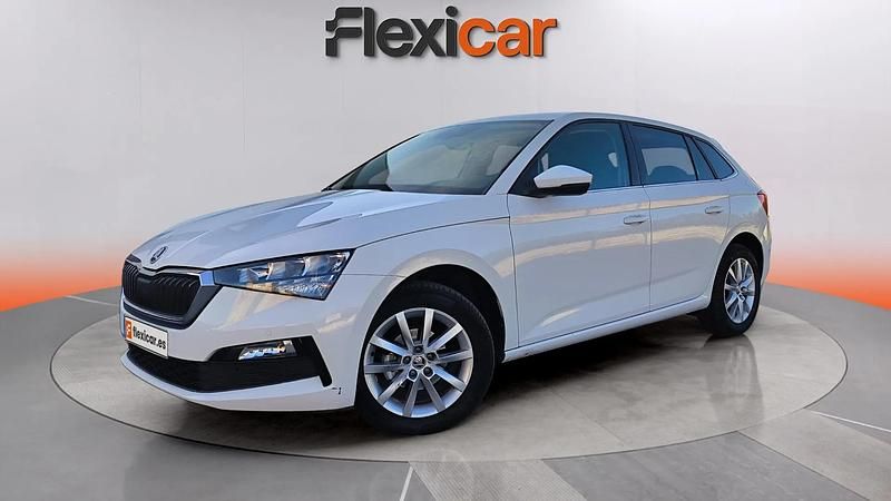 Usado Skoda Scala 110 CV (80 kW) 2022 Blanco Utilitario