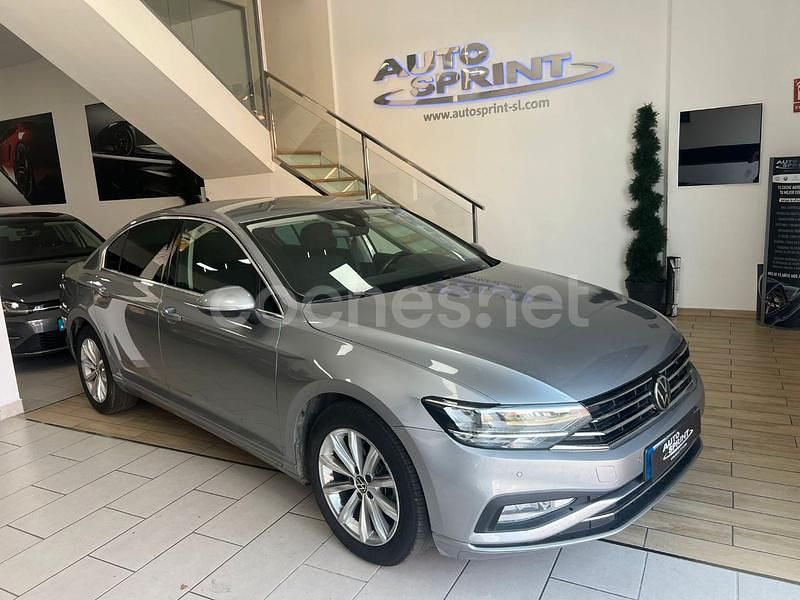 Gris Usado 2021 VW Passat Business Berlina | 18.990 € (Precio justo) - Imagen 1/4