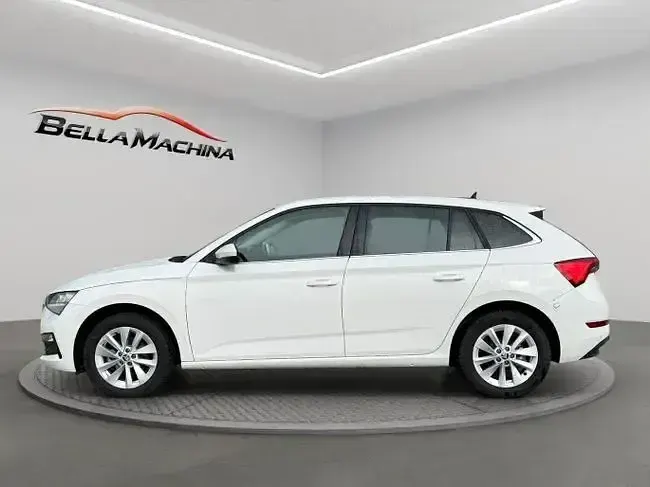 Usado Skoda Scala Ambition 110 CV (80 kW) 2024 Blanco Utilitario