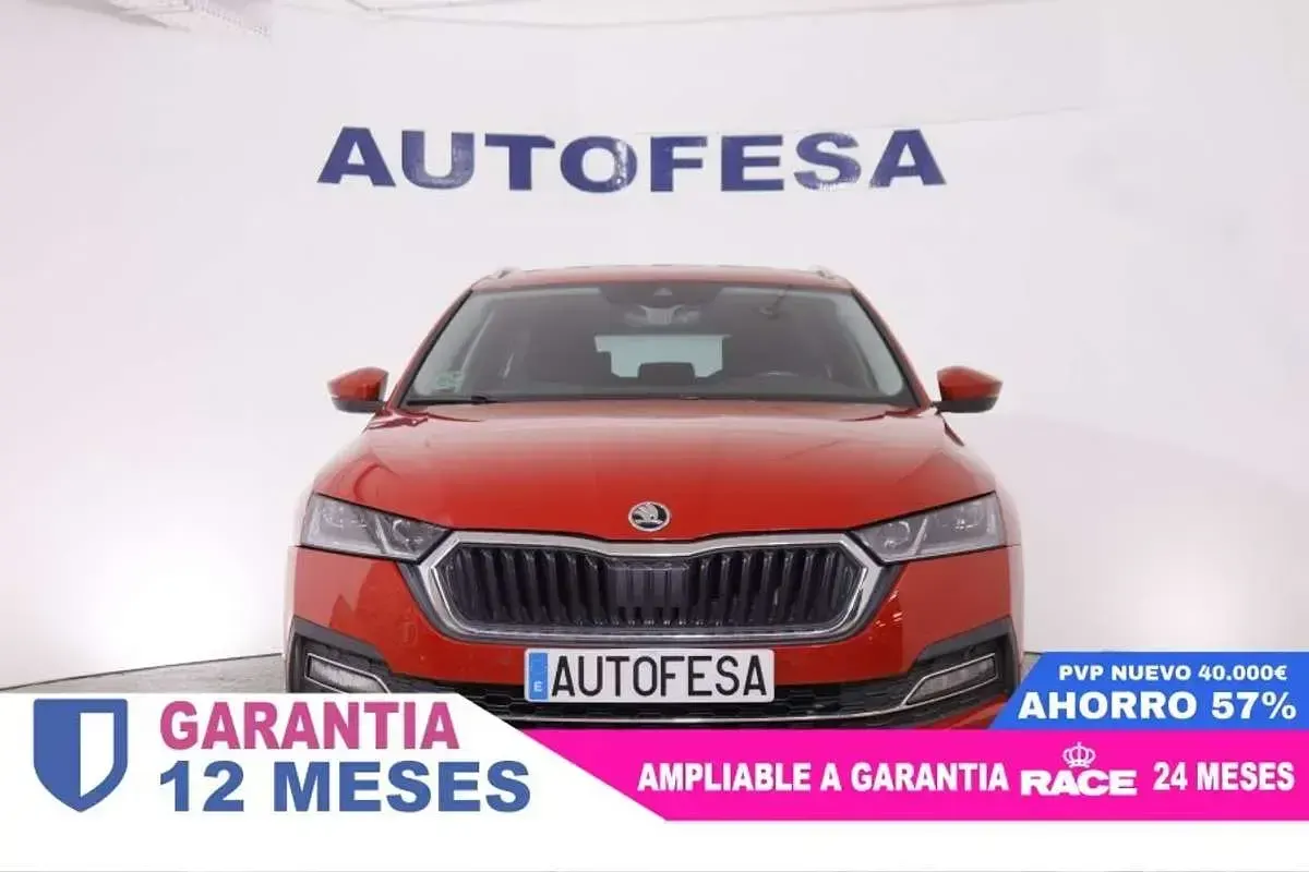 Usado Skoda Octavia Style 150 CV (110 kW) 2021 Rojo Familiar