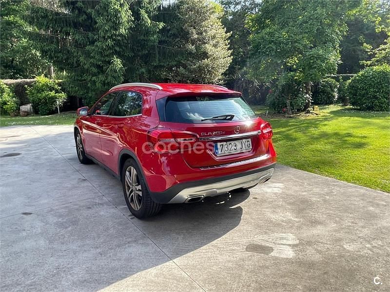 Usado Mercedes GLA200 Urban 136 CV (100 kW) 2017 Rojo SUV