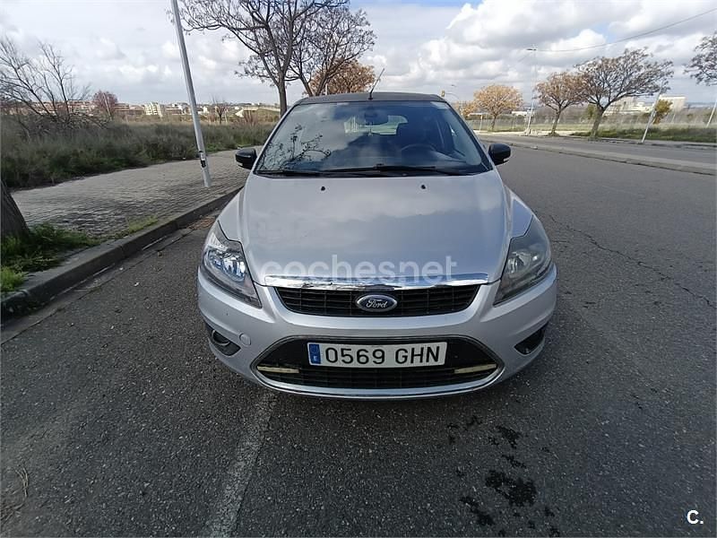 Usado Ford Focus Titanium 115 CV (84 kW) 2008 Gris / plata Berlina