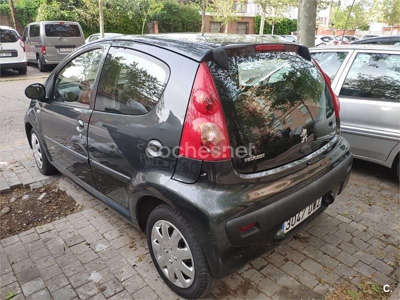 Usado Peugeot 107 68 CV (50 kW) 2006 Negro Utilitario