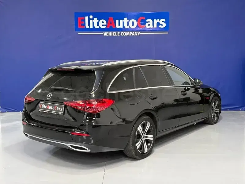 Usado Mercedes C220 200 CV (147 kW) 2022 Negro Familiar