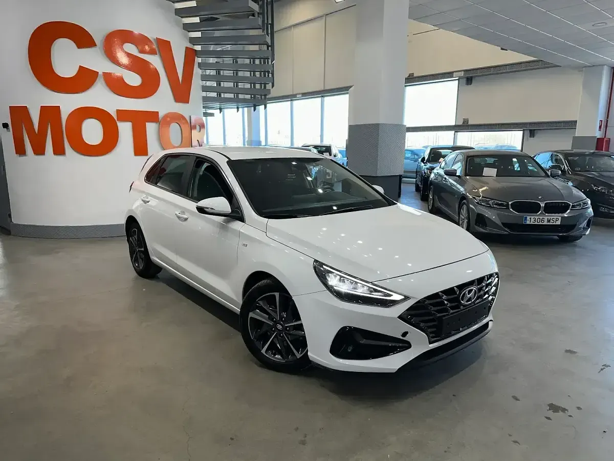 Usado Hyundai i30 120 CV (88 kW) 2024 Blanco Utilitario