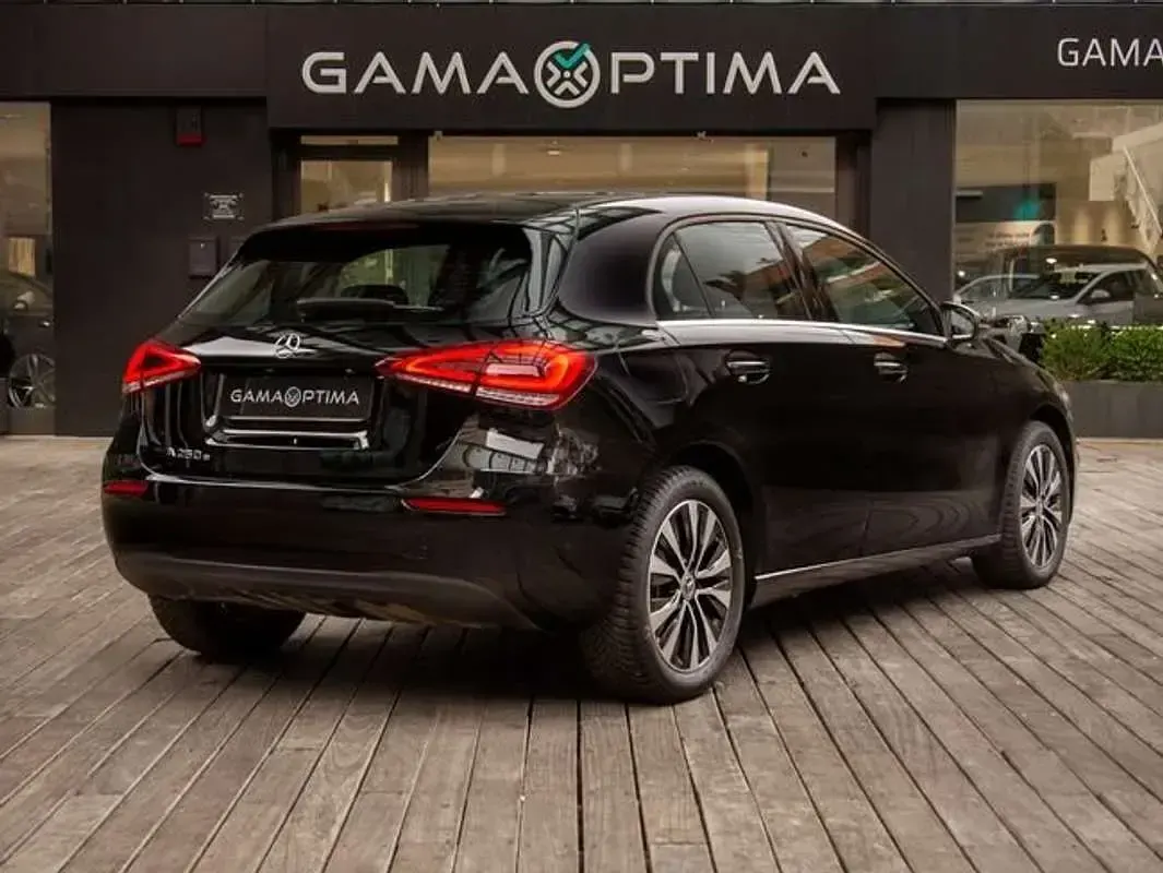 Usado Mercedes A250 218 CV (160 kW) 2022 Negro Berlina