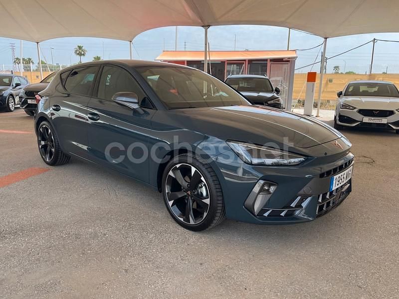Usado Cupra Leon 150 CV (110 kW) 2024 Azul Berlina