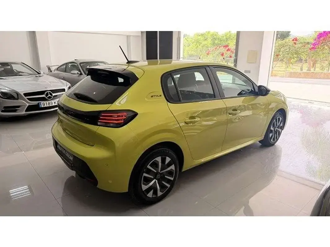 Nuevo Peugeot 208 Style 101 CV (74 kW) 2025 Amarillo Utilitario