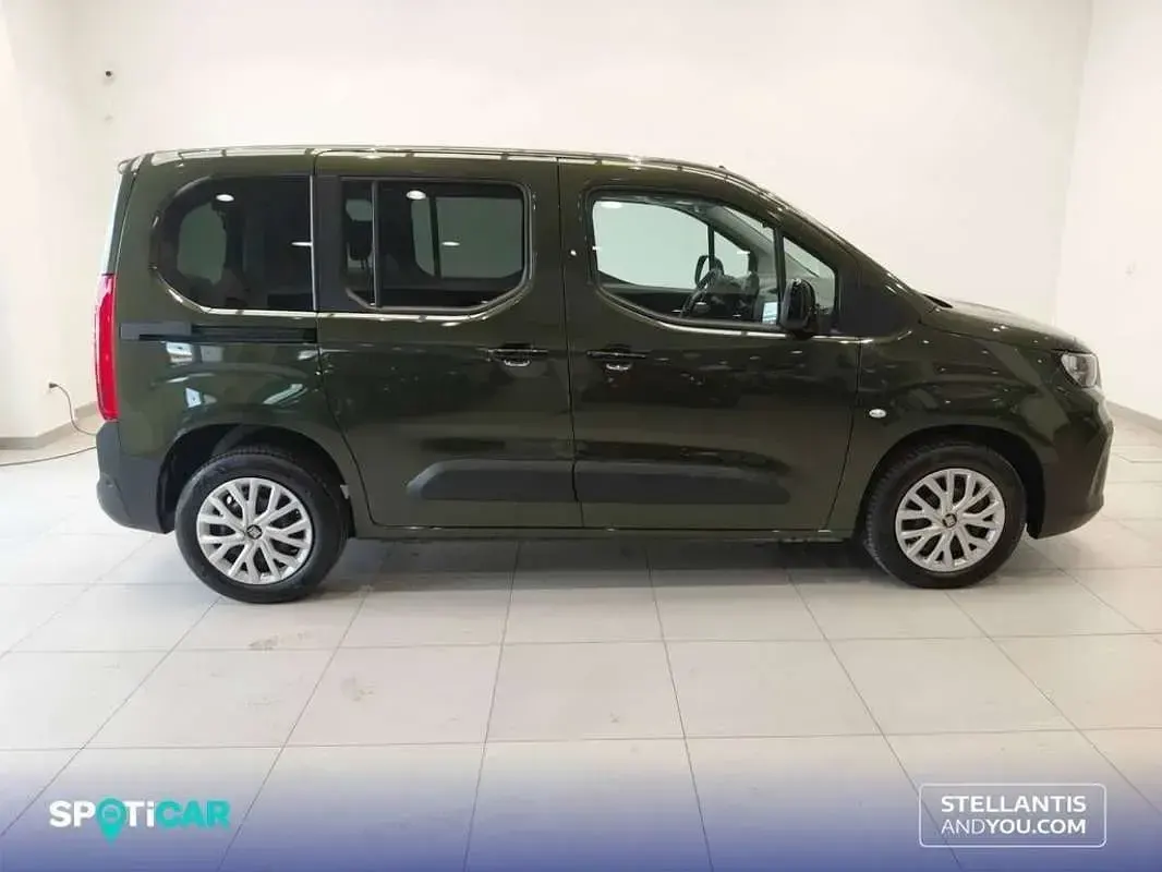 Używany Fiat Doblò 101 KM (74 kW) 2025 Zielony Minivan