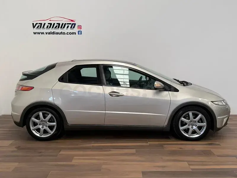 Usado Honda Civic Executive 140 CV (102 kW) 2008 Gris / plata Berlina