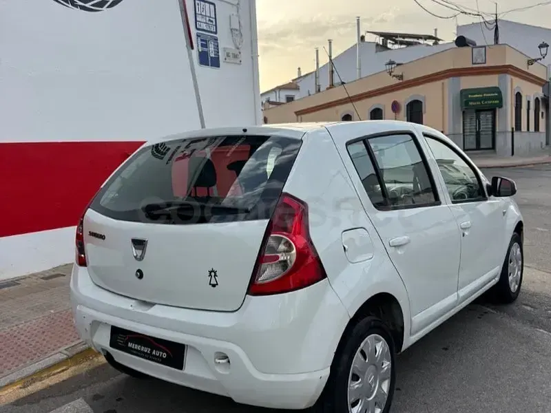 Usado Dacia Sandero Lauréate 75 CV (55 kW) 2013 Blanco Berlina