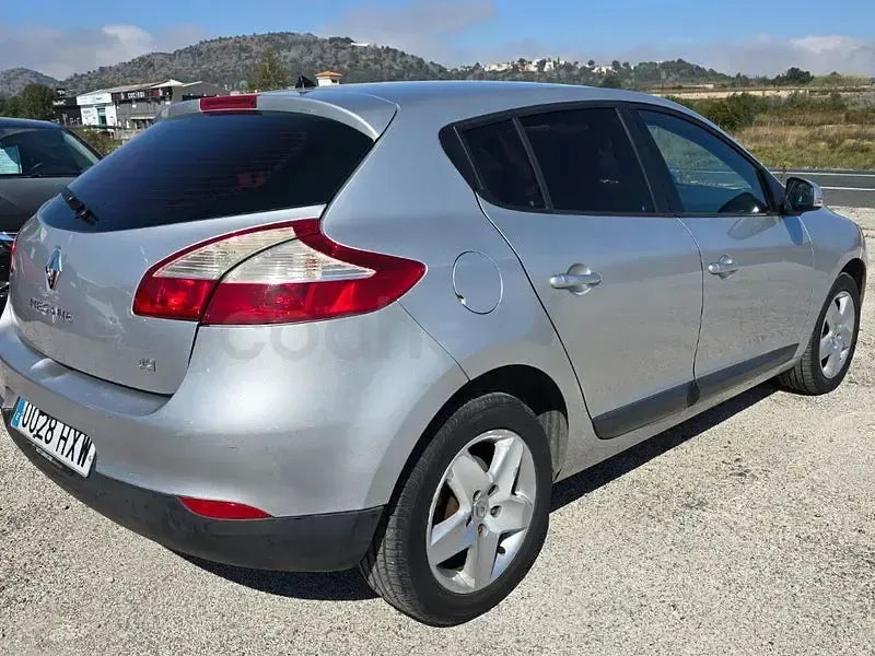 Usado Renault Mégane Business 95 CV (69 kW) 2014 Gris / plata Berlina