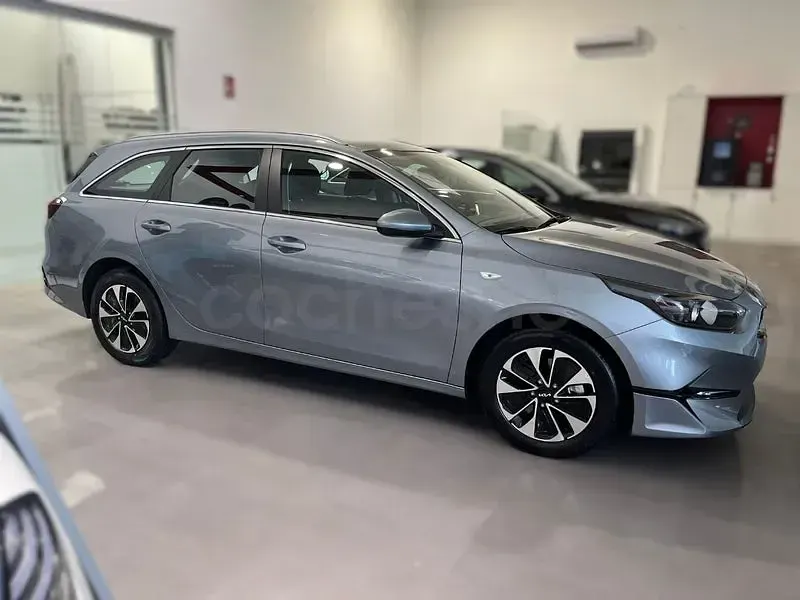 Usado Kia Ceed 100 CV (73 kW) 2025 Gris / plata Utilitario