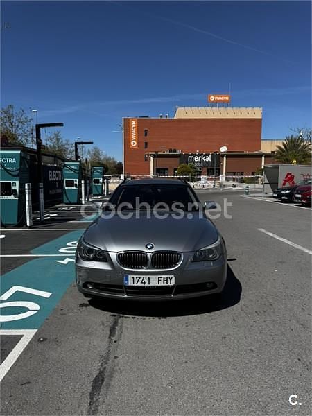 Usado BMW 530 231 CV (169 kW) 2007 Gris / plata Familiar