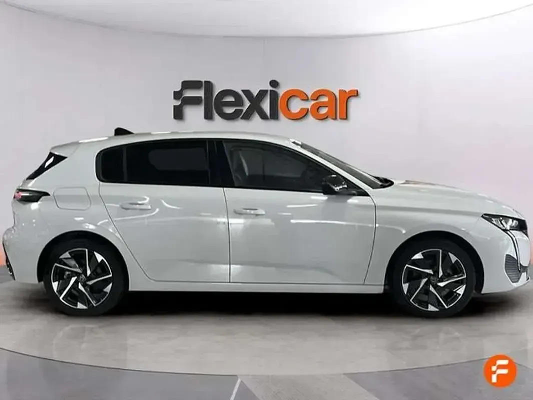 Usado Peugeot 308 Allure 131 CV (96 kW) 2024 Gris Utilitario