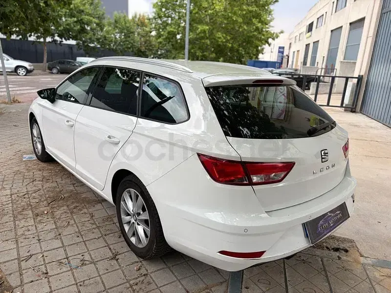 Usado Seat Leon Style 115 CV (84 kW) 2019 Blanco Familiar
