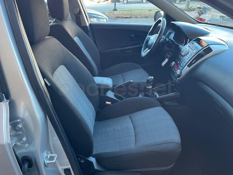 Usado Kia Ceed Plus 90 CV (66 kW) 2012 Gris / plata Utilitario